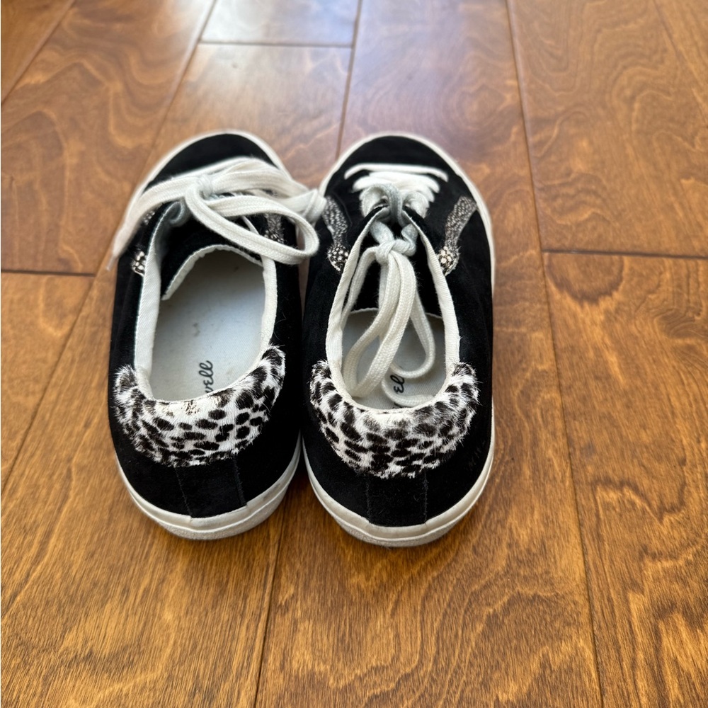 We designed our sneakers with the idea that shoes should be - Picture 6 of 8